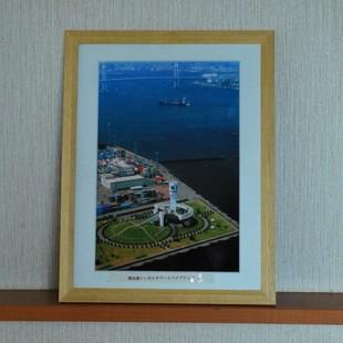 額装品「横浜港シンボルタワーとベイブリッジ」
