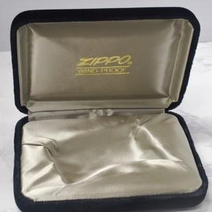 ジッポーロゴ入り　横向きベロアケース  裏面微キズあり【ZIPPO】